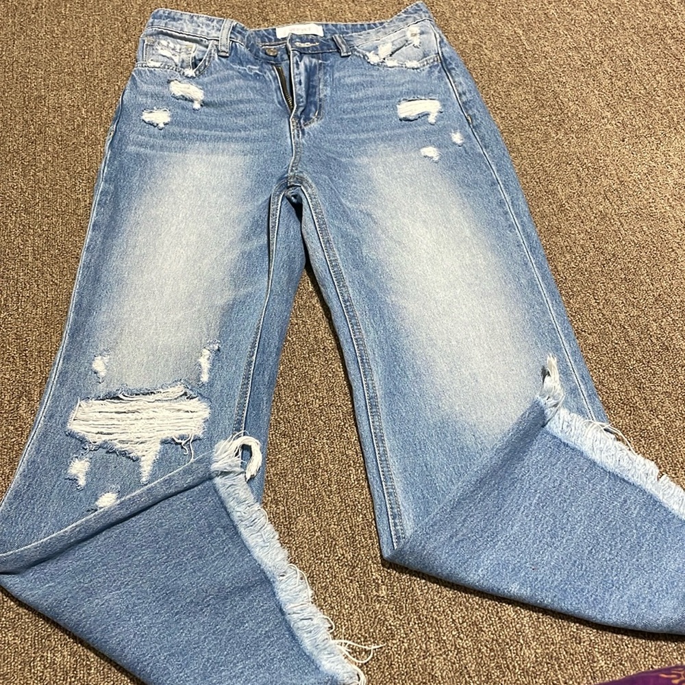 Vervet Blue distressed cropped jeans in size 27